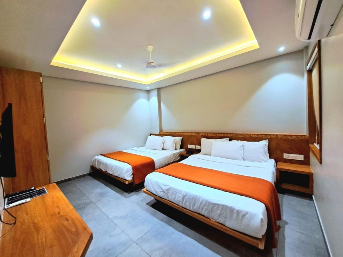 Hotel Om Somnath Bagian luar foto