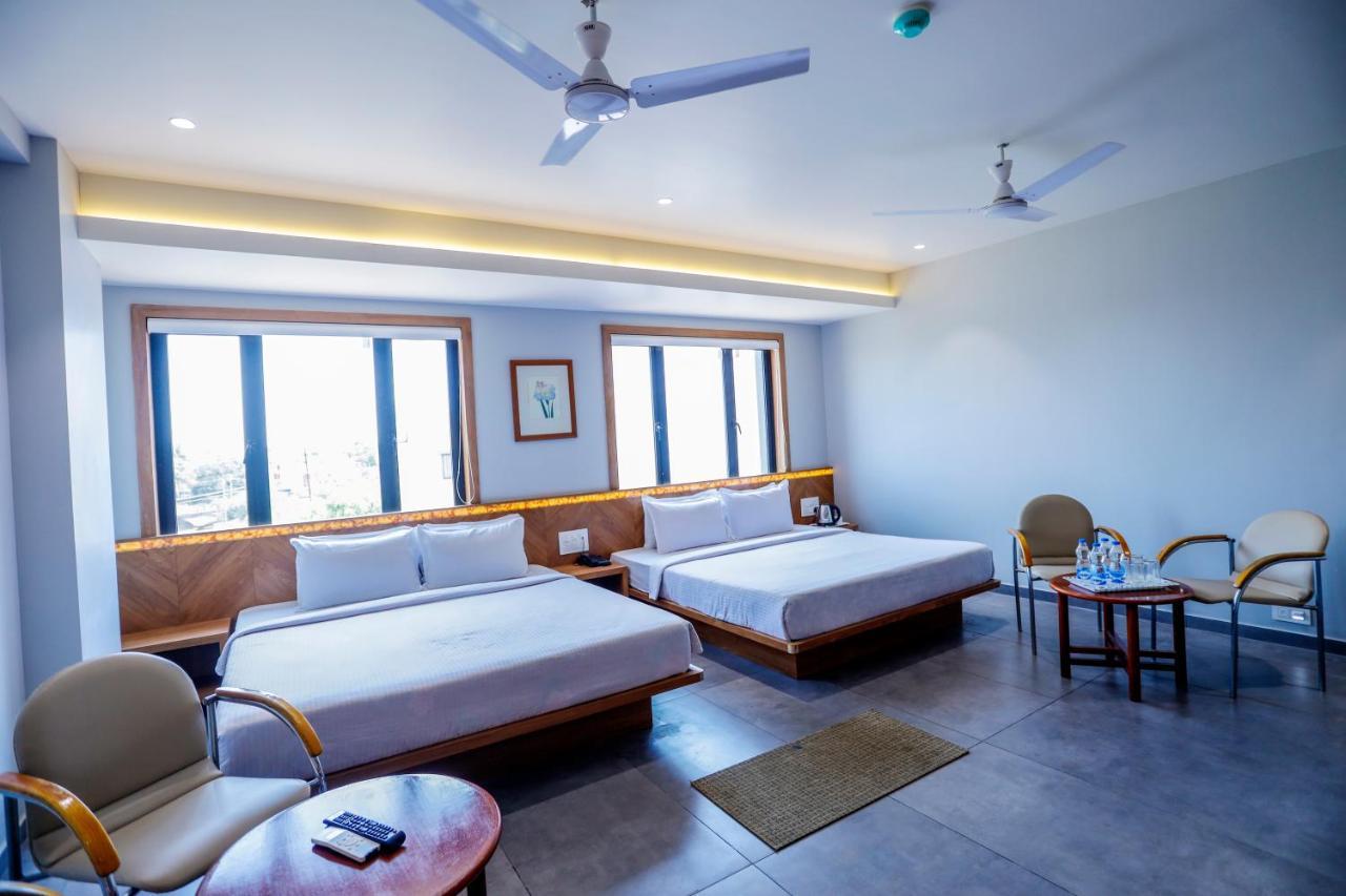 Hotel Om Somnath Bagian luar foto