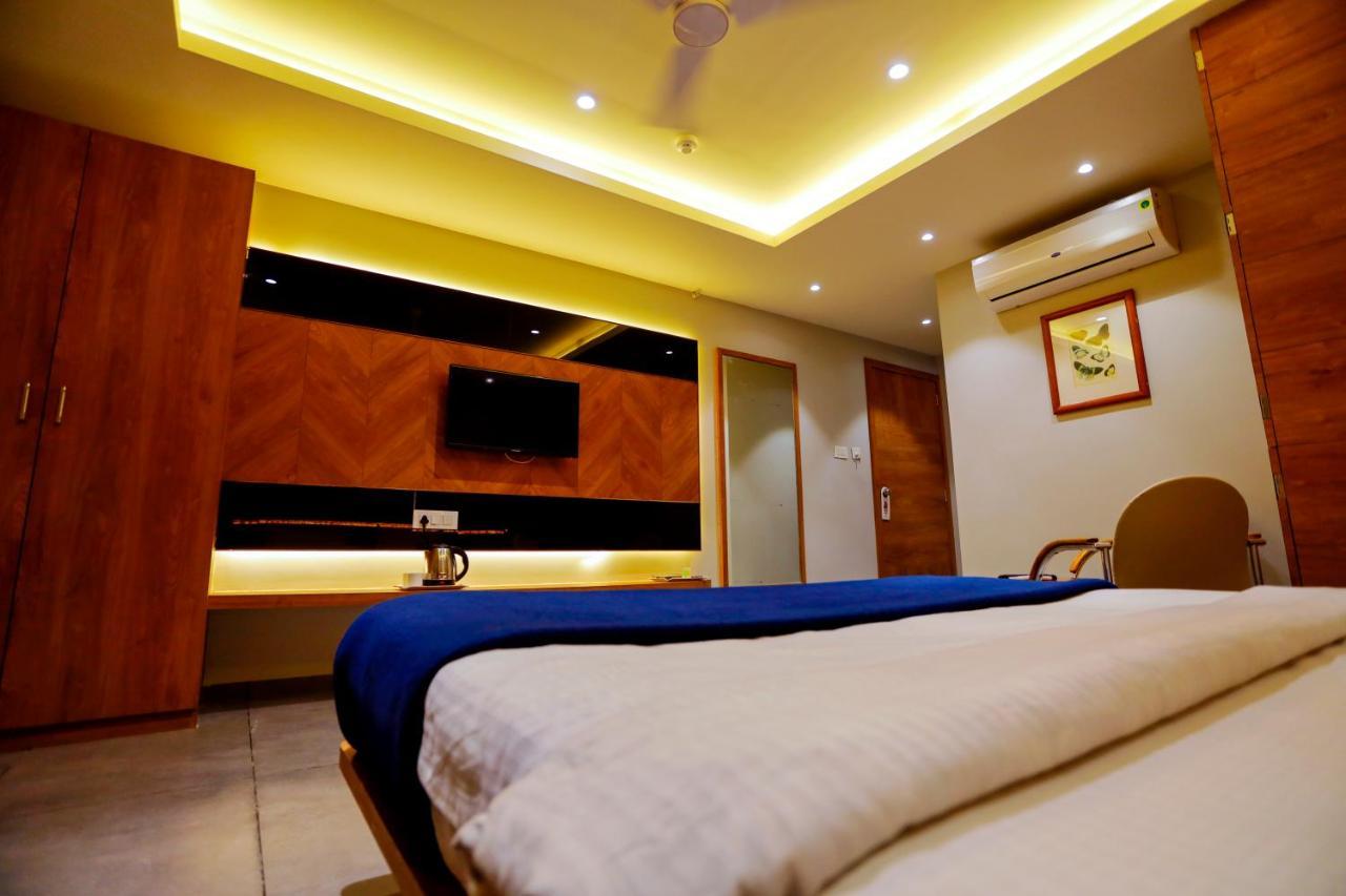Hotel Om Somnath Bagian luar foto
