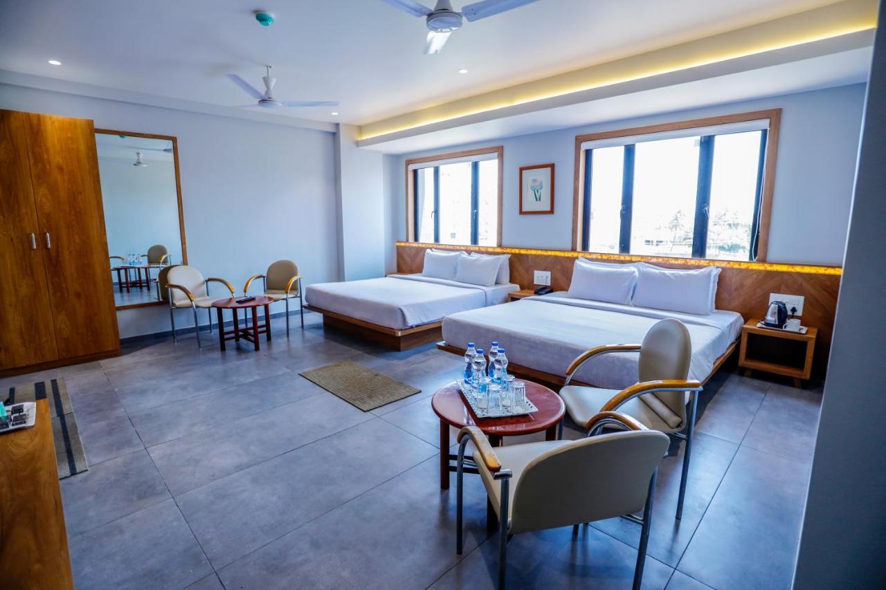 Hotel Om Somnath Bagian luar foto