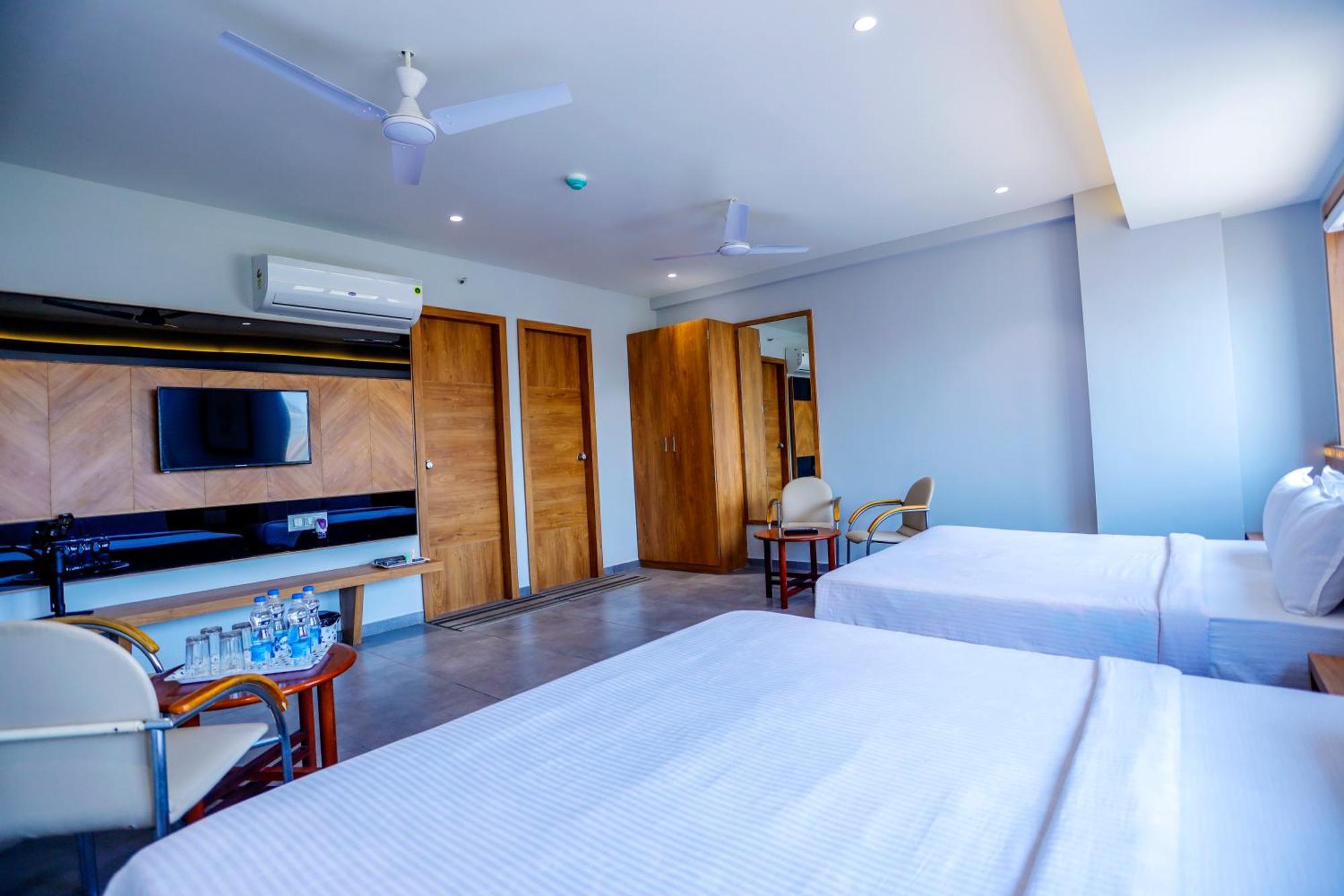 Hotel Om Somnath Bagian luar foto