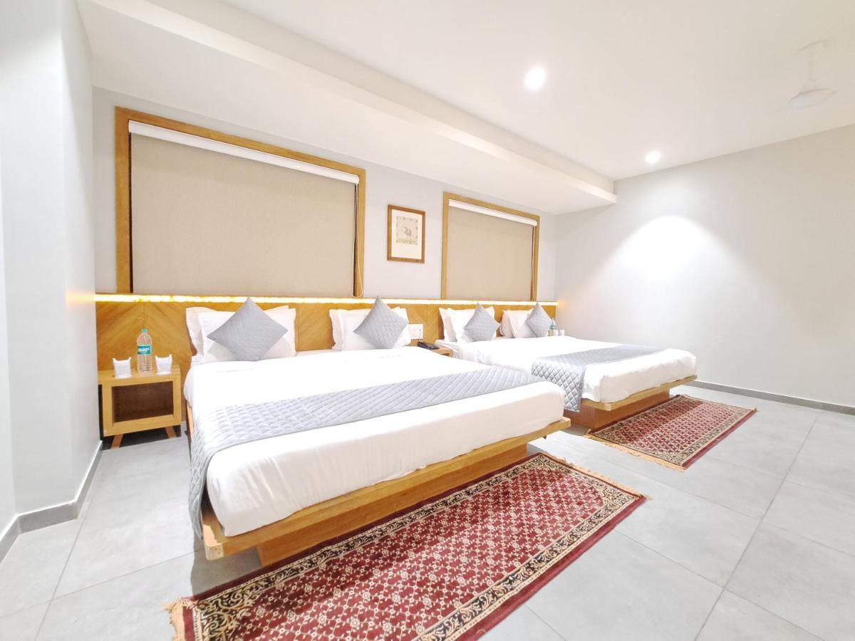 Hotel Om Somnath Bagian luar foto