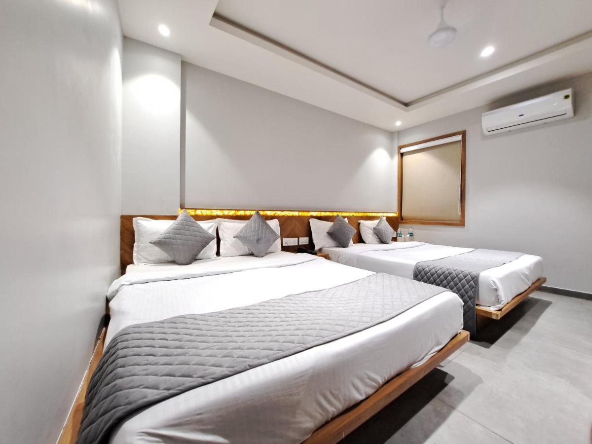 Hotel Om Somnath Bagian luar foto