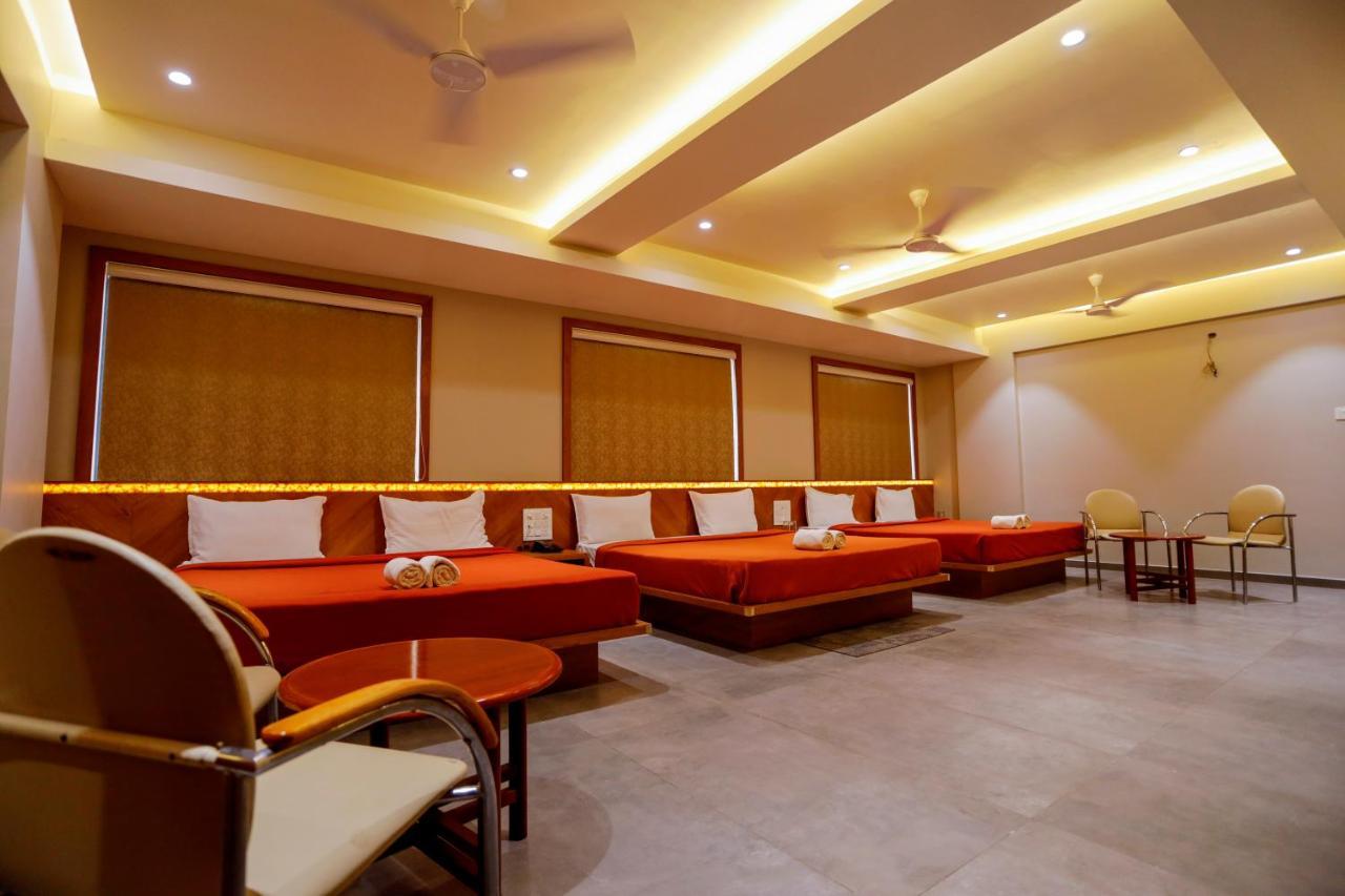 Hotel Om Somnath Bagian luar foto