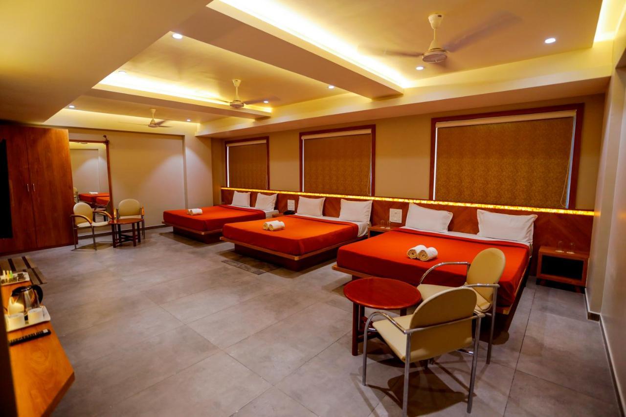Hotel Om Somnath Bagian luar foto