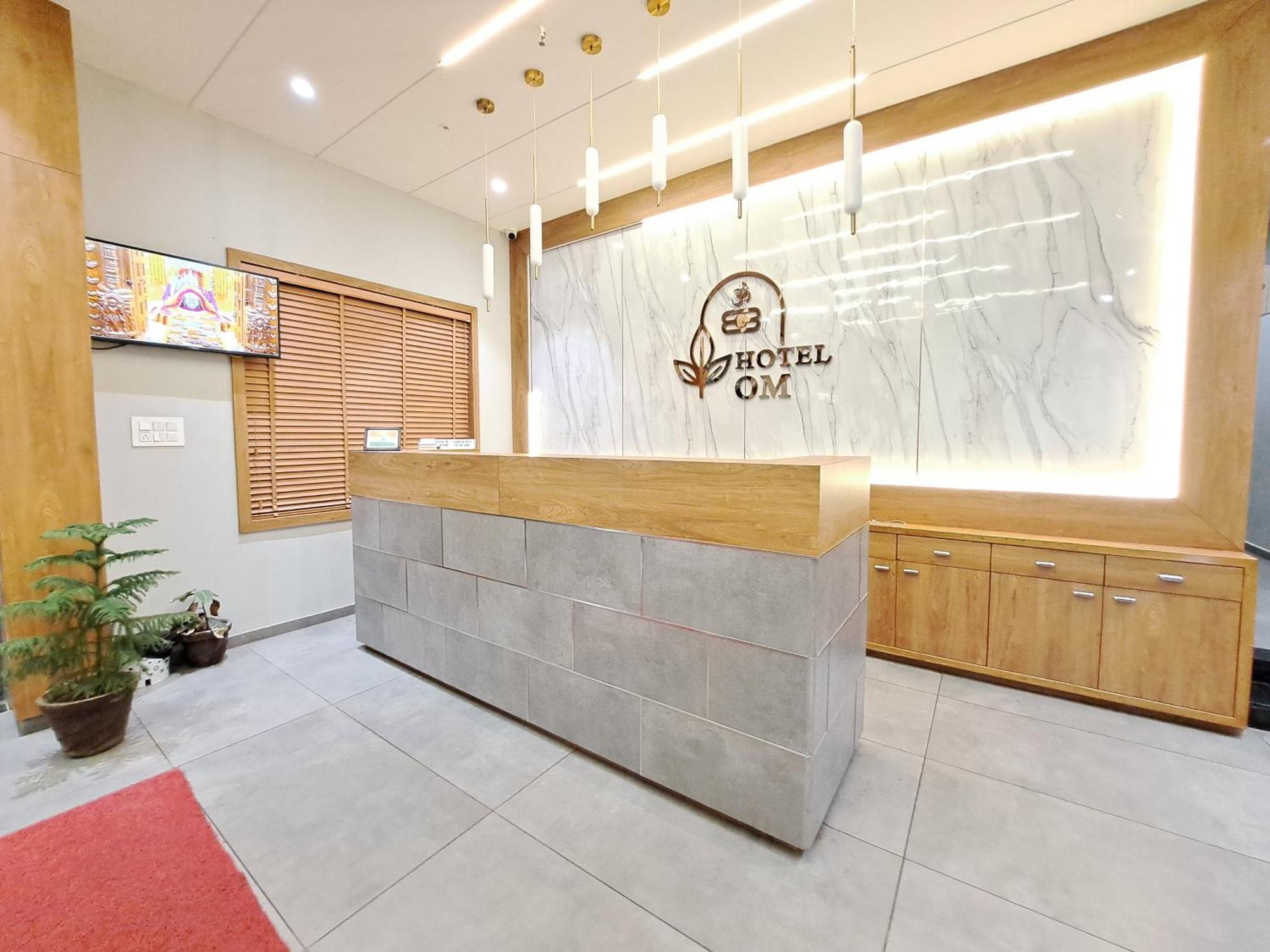 Hotel Om Somnath Bagian luar foto