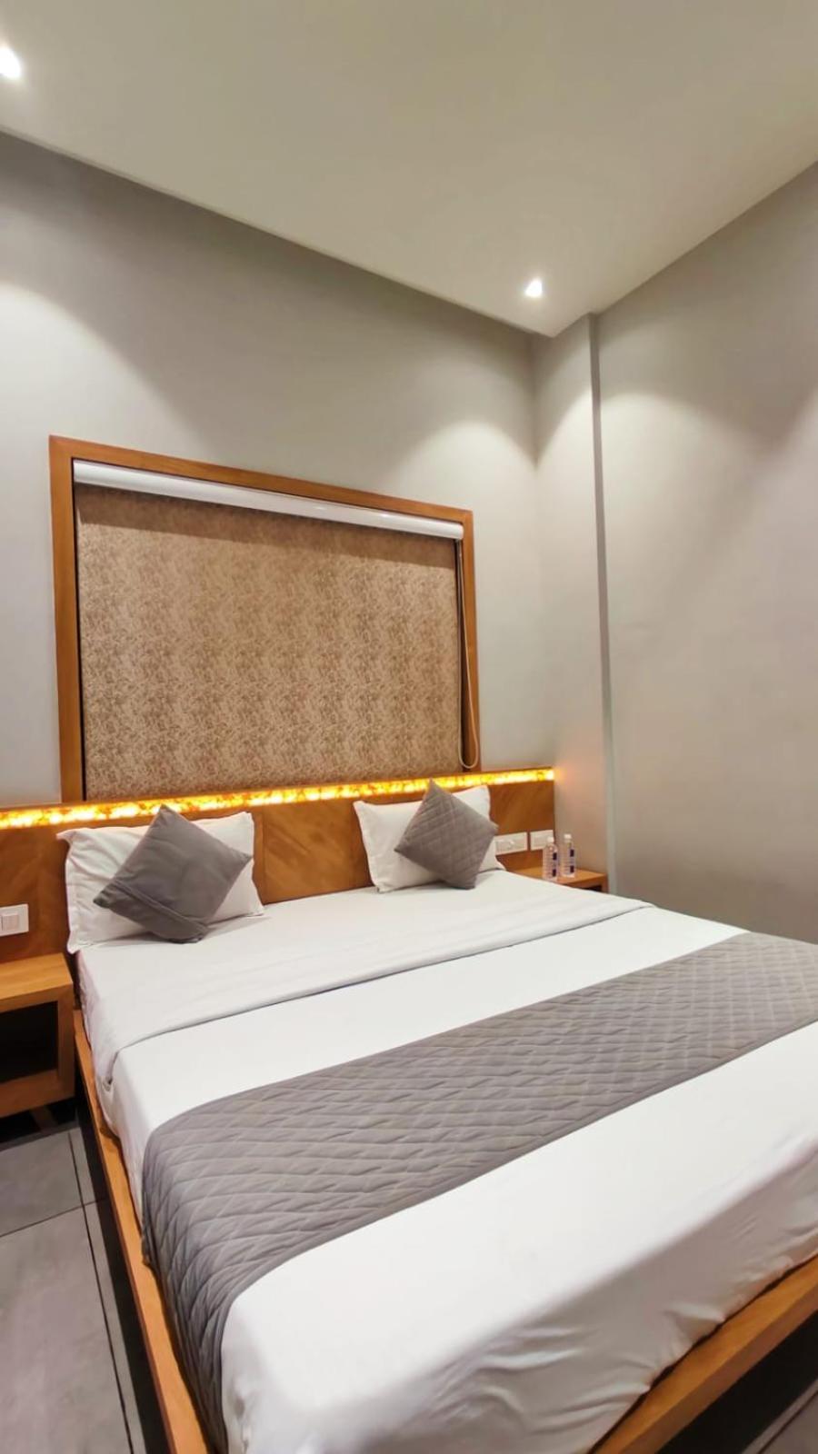 Hotel Om Somnath Bagian luar foto