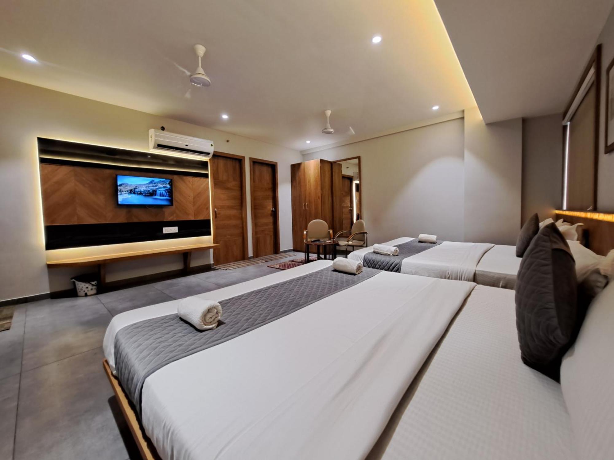 Hotel Om Somnath Ruang foto