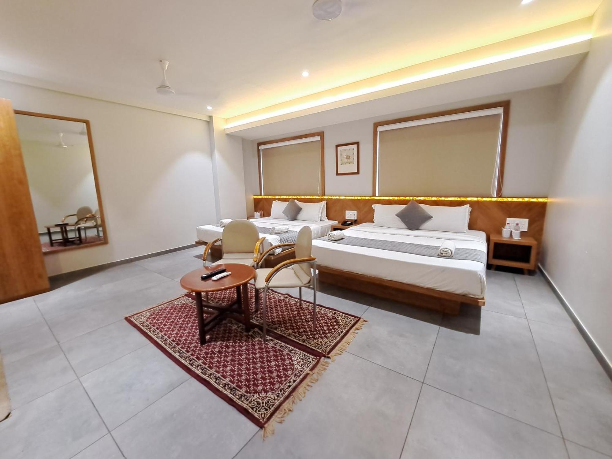 Hotel Om Somnath Ruang foto