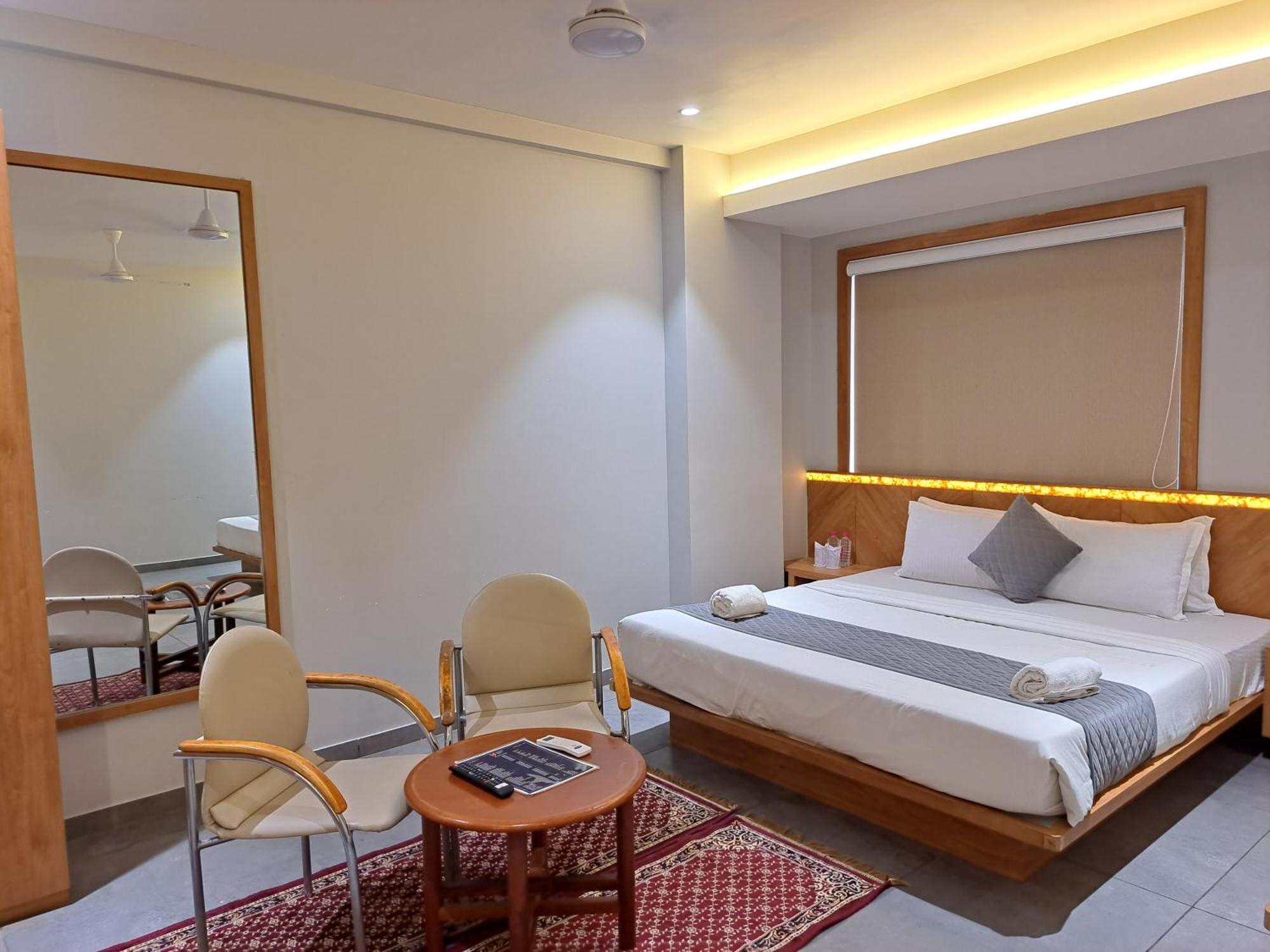 Hotel Om Somnath Ruang foto